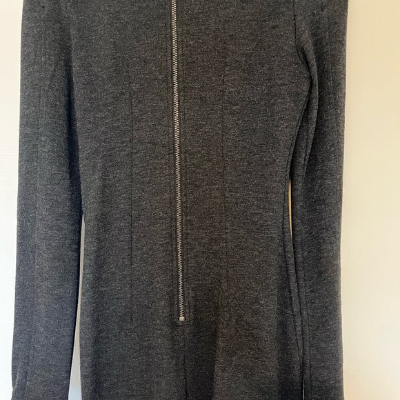 French Connection grey plunge mini dress, size 8, padded shoulders - Picture 3 of 3